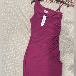 Elegant Strapless Magenta Dress